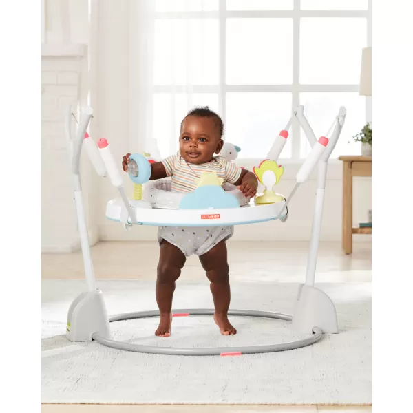 SKIP HOP Skákadlo/Aktivní centrum 2v1 Silver Lining Cloud™ 4m+