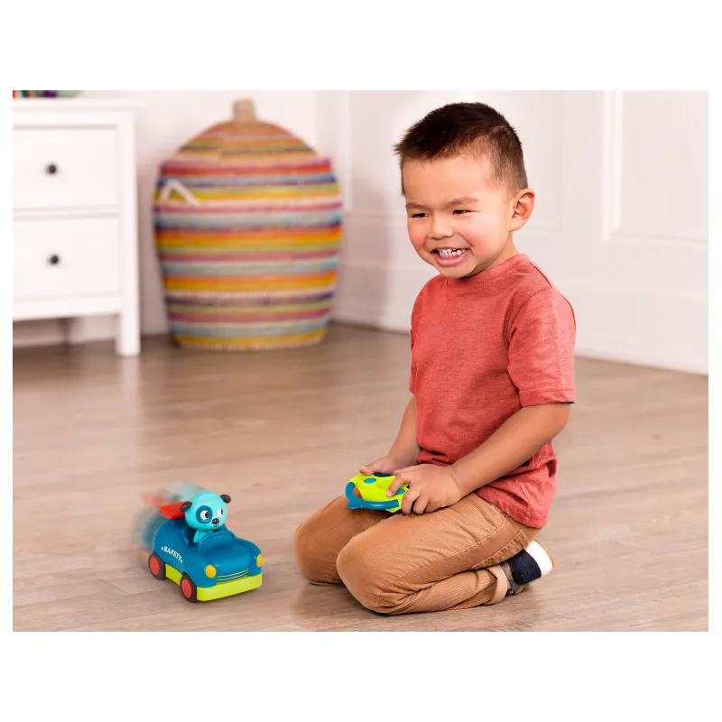 B.toys Autíčko na dálkové ovládání pejsek Woofer
