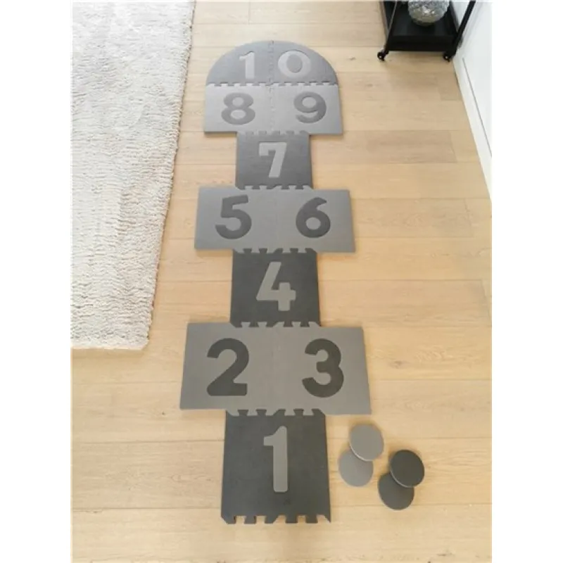 Baby Dan Skákací panák - podložka puzzle 90x90 cm