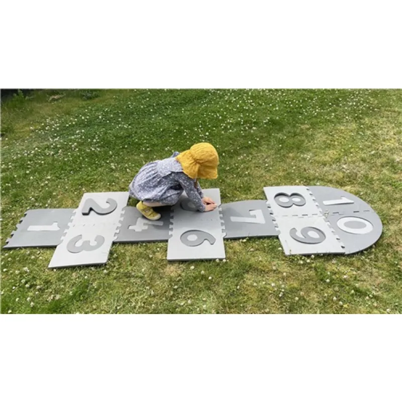 Baby Dan Skákací panák - podložka puzzle 90x90 cm