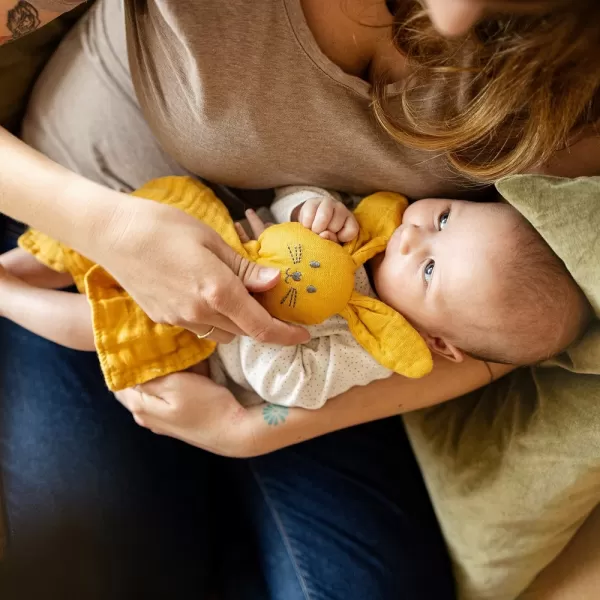 PETITE&MARS Mazlíček bambusový mušelinový Hugo 0m+