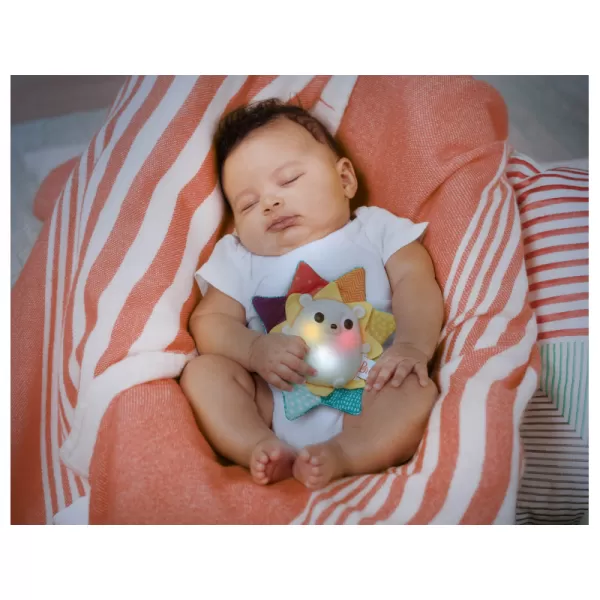 B.toys Hudební svítící chrastítko RainGlow Buddy