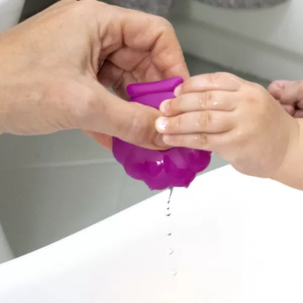 BABY EINSTEIN Pohárky stohovací Opus's Stack & Stream™ sada 5 ks 3m+