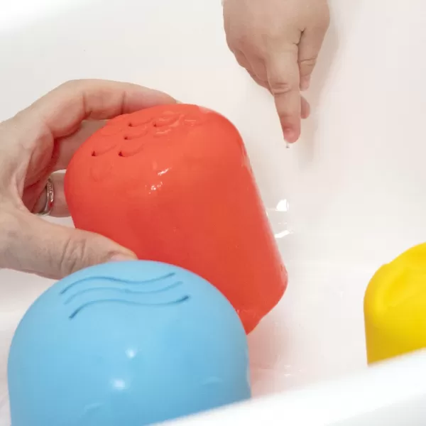 BABY EINSTEIN Pohárky stohovací Opus's Stack & Stream™ sada 5 ks 3m+