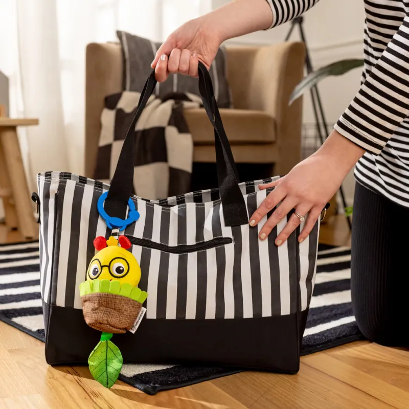 BABY EINSTEIN Hračka s chrastítkem natahovací na C kroužku Cal-a-Puller™ 0m+