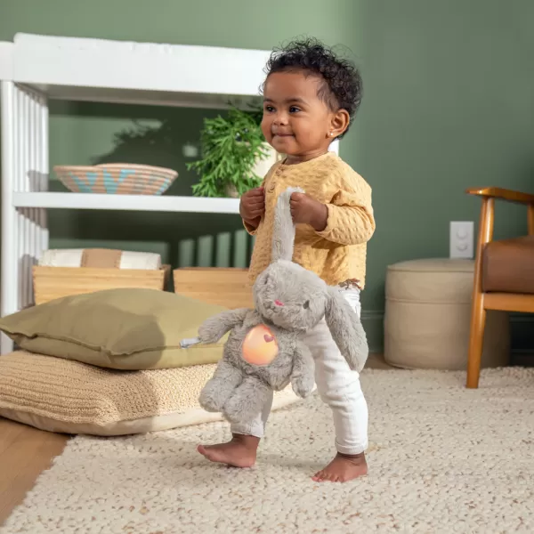 INGENUITY Hračka uklidňující se senzorem pláče zajíček Sylvi™ 0m+