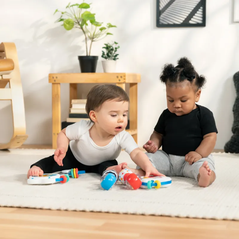 BABY EINSTEIN Hračka chrastítko Shake & Groove™ 2ks, 0m+