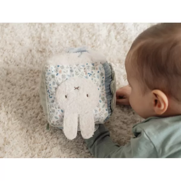 Little Dutch Kostka textilní s aktivitami králíček Miffy Lucky Leaves
