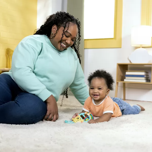 BRIGHT STARTS Hračka na C kroužku aktivní Winnie the Pooh Busy Bear™ 0m+