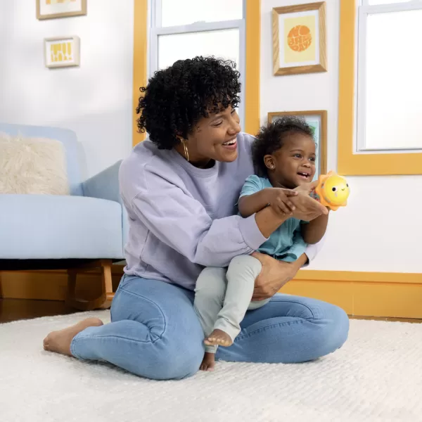 BRIGHT STARTS Hračka hudební chrastítko sluníčko Just for Sun™ 6m+