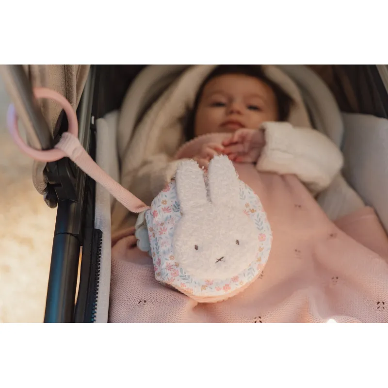 Little Dutch Závěsná textilní knížka králíček Miffy Lucky Blossom
