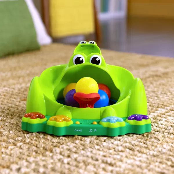BRIGHT STARTS Hračka interaktivní Poppin' Ball Frog™ 6m+