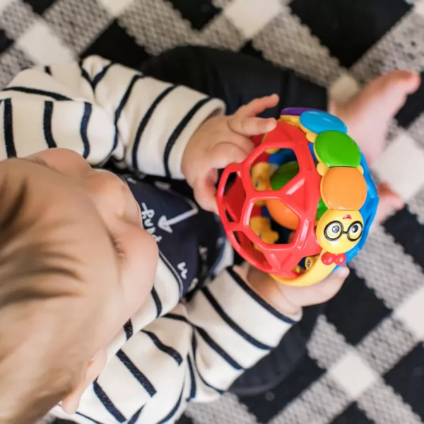 BABY EINSTEIN Kousátko míček Bendy Ball™ 3m+