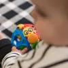 BABY EINSTEIN Kousátko míček Bendy Ball™ 3m+