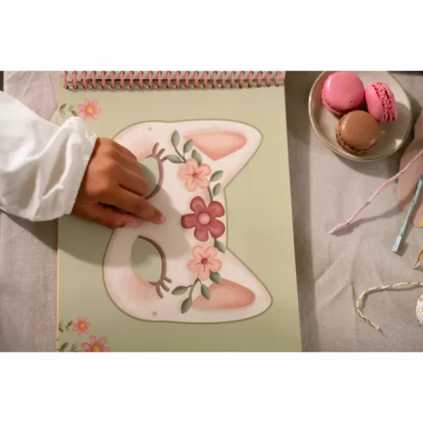 Little Dutch Kniha s vystřihovacími maskami Rosa