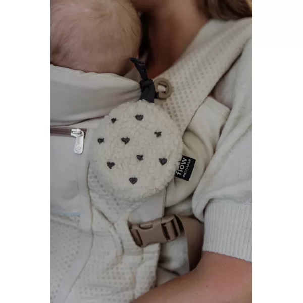 FLOW Hračka s tlukotem srdce na cesty Billy Hearts