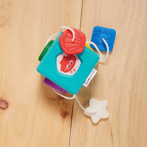 BABY EINSTEIN Hračka senzorická vkládací Match&Grasp Block™ 6m+