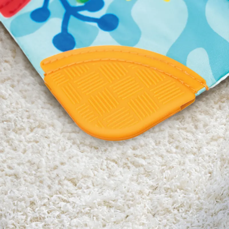 BABY EINSTEIN Knížka měkká s kousátky a texturami Shades of the Sea™, 0m+