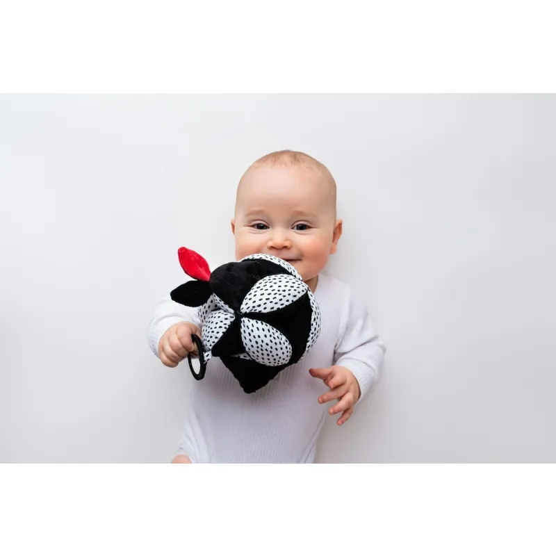 MOMS CARE Montessori míček se zrcátkem White & Black