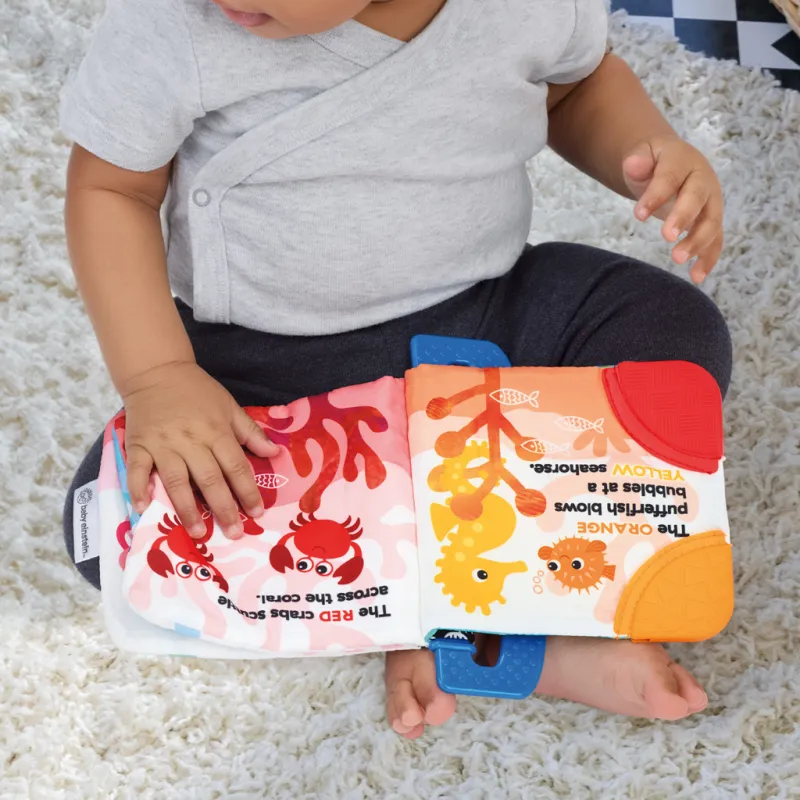 BABY EINSTEIN Knížka měkká s kousátky a texturami Shades of the Sea™, 0m+
