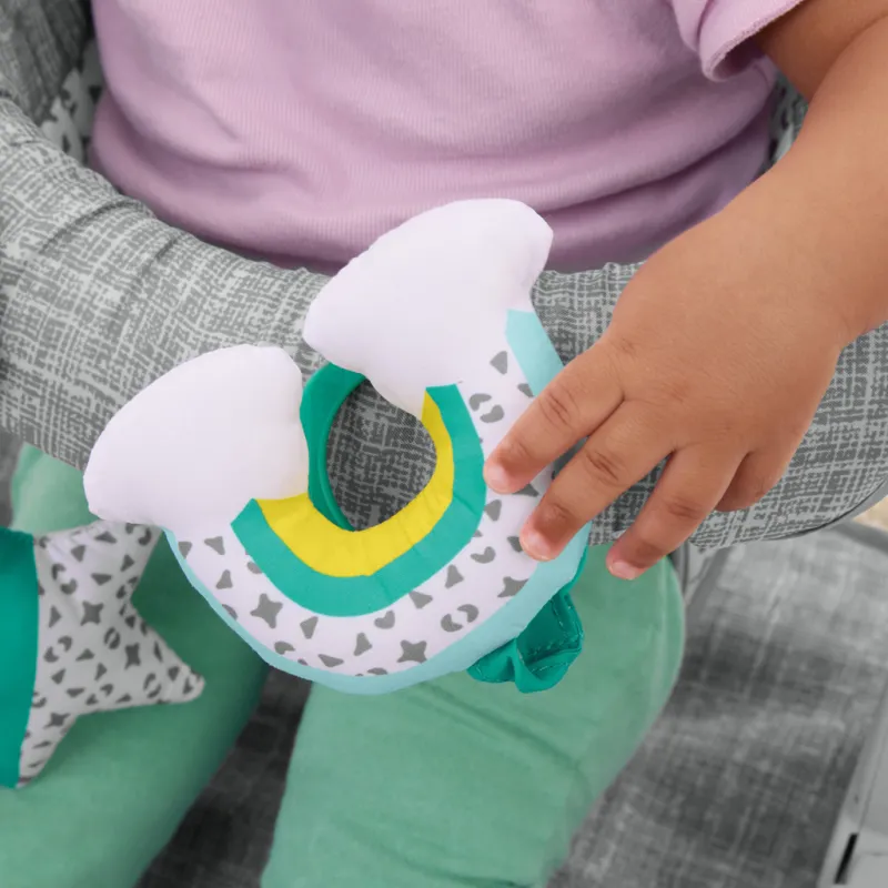 BRIGHT STARTS Křesílko učicí s hračkami připravené na cestování Learn-to-Sit™ Grey, 4m+