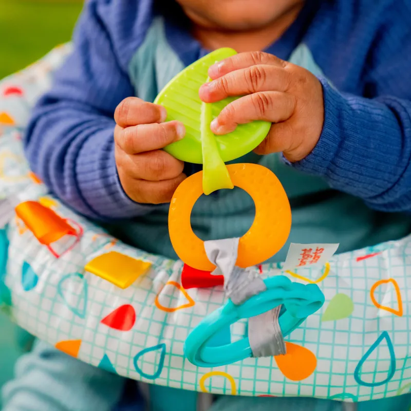 BRIGHT STARTS Křesílko učicí s hračkami připravené na cestování Learn-to-Sit™, 4m+