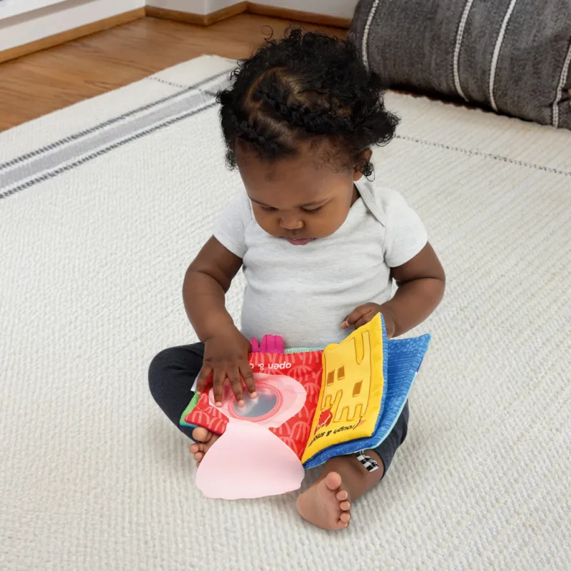 BABY EINSTEIN Měkká kniha plná aktivit Ocean Opposites™, 0m+